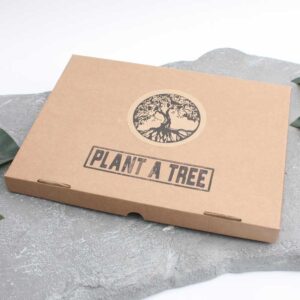 Plant a Tree brievenbuspakket in duurzame kartonnen verpakking met Plant a Tree logo
