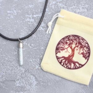 Gouden Driehoek halsketting met Plant a Tree geschenkzakje