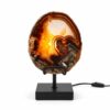Agaat Lamp Aurora met warme verlichting op zwarte standaard