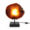 Agaat lamp Ember met warme verlichting, roodbruine agaatschijf en zwarte voet