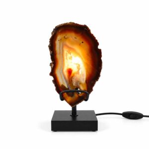 Agaat Lamp Flare met warme verlichting op zwarte standaard