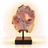 Roze Amethist Terra lamp op zwarte standaard met warme gloed en natuurlijke roze, grijze en aardse mineraalstructuren
