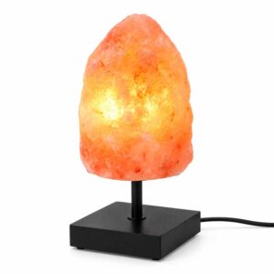 Zoutlamp Willow met ruwe zoutsteen op moderne zwarte standaard