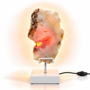 Roze Amethist Lamp Crystal Rose met witte standaard, natuurlijke roze kristalstructuren en warme LED-verlichting op een witte achtergrond.