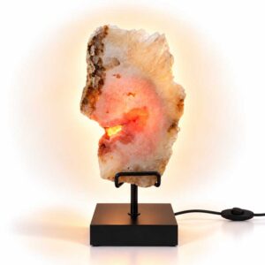 Roze Amethist Lamp Crystal Rose met natuurlijke roze kristallen, warme achtergrondverlichting en zwarte standaard op een witte achtergrond.
